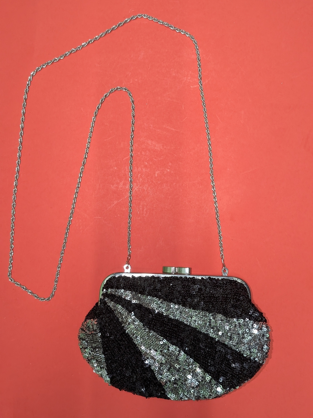 VTG La Regale Y2K Silver Black Sequin Art Deco Clam Shell Evening Bag Clutch